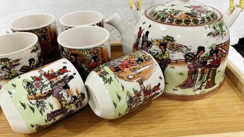 White Ceramic Travel Tea Set with Decorative Cups White Ceramic Travel Tea Set with Decorative Cups